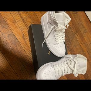 Jordan 1 mid triple white (2020)